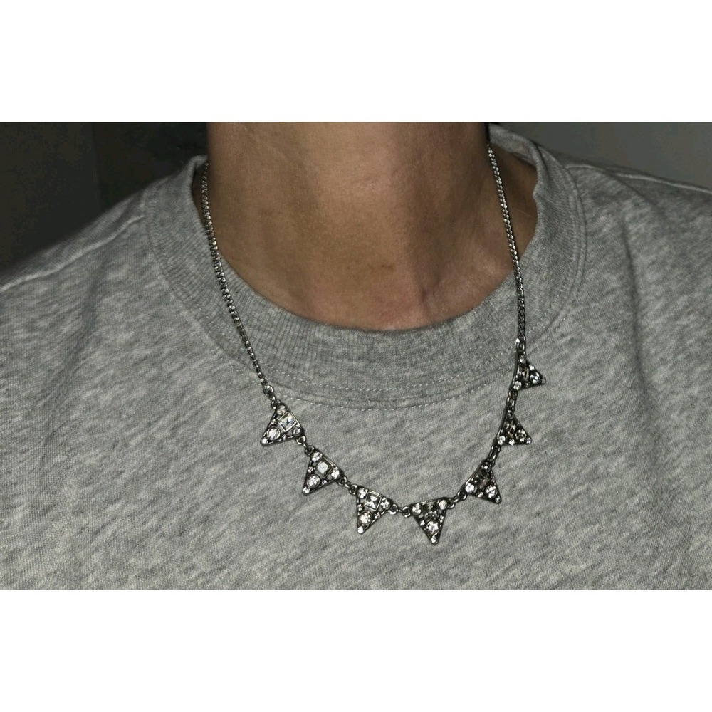 CHLOE + ISABEL Deco Sparkle Triangle Collar. Silver